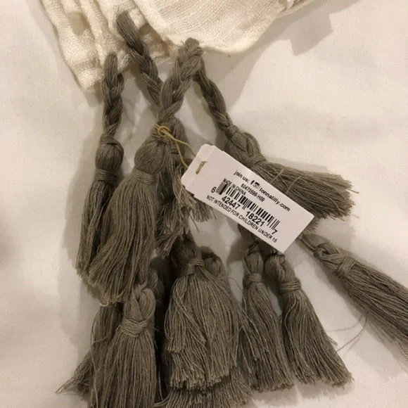 Lonna & Lily Tassel Scarf w/Gray Color Block NWT - Picture 6 of 8